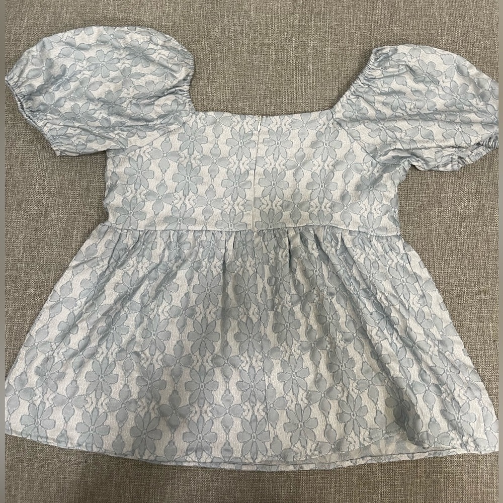 entro peplum top - size L - light blue and white